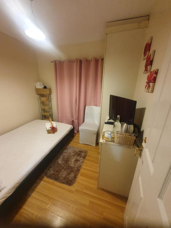 Double Size And Single Room In Barking Barking  Dış mekan fotoğraf
