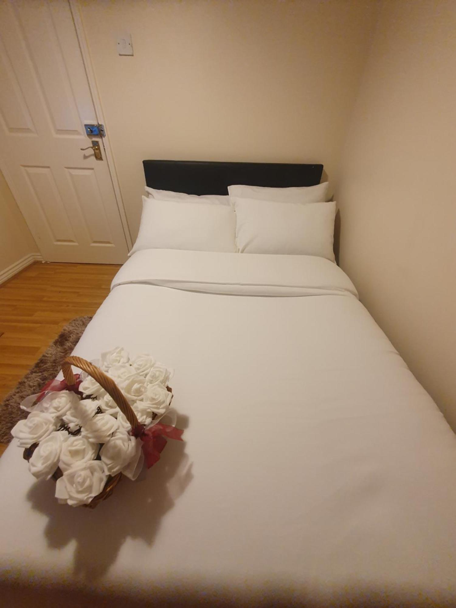 Double Size And Single Room In Barking Barking  Dış mekan fotoğraf
